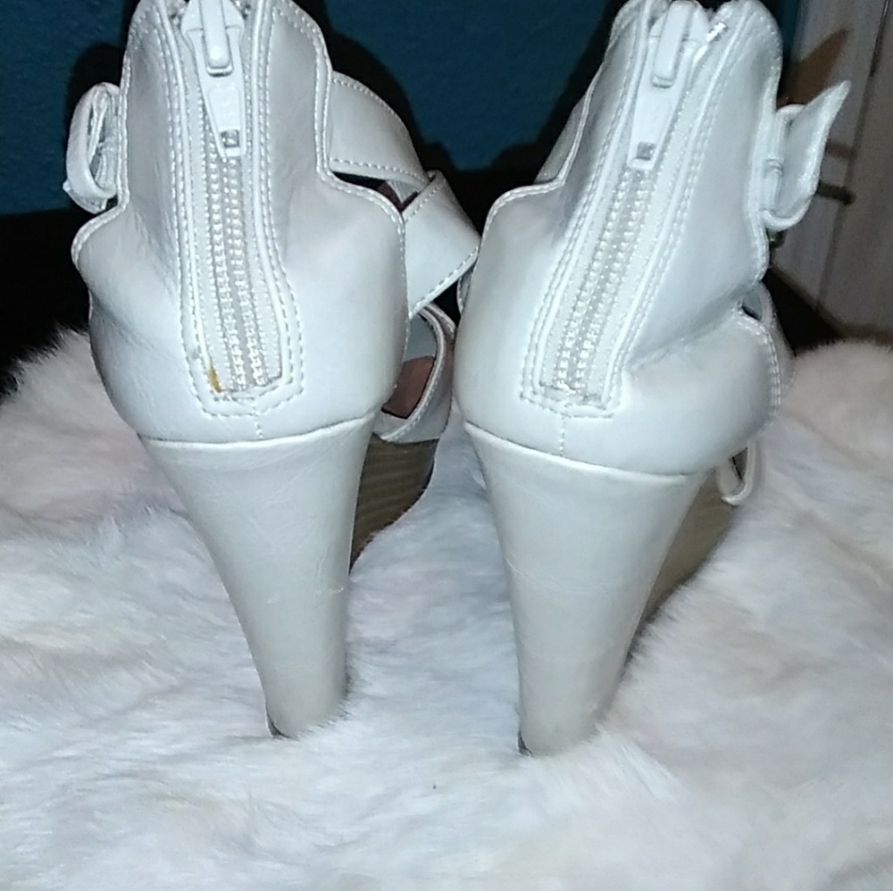 Shoes - Picture 4 of 5